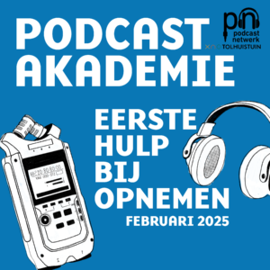 Plaatje van de Podcastkademie met het logo van de akademie en het podcastnetwerk en de tolhuistuin rechtsboven. Tegen een blauwe achtergrond zie je in witte letters de titel Eerste hulp bij opnemen, februari 2025 staan. Links een illustratie van een recorder, rechts een van een koptelefoon