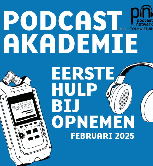 Plaatje van de Podcastkademie met het logo van de akademie en het podcastnetwerk en de tolhuistuin rechtsboven. Tegen een blauwe achtergrond zie je in witte letters de titel Eerste hulp bij opnemen, februari 2025 staan. Links een illustratie van een recorder, rechts een van een koptelefoon