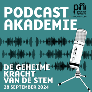 De geheime kracht van de stem 28 september 2024 Plaatje van de Podcastakademie met het logo van de akademie en het podcastnetwerk boven. Op de achtergrond zie je geluidsgolfjes, rechtsvoor een microfoon. Linksonder in witte letters staat De Geheime kracht van de stem 28 september 2024